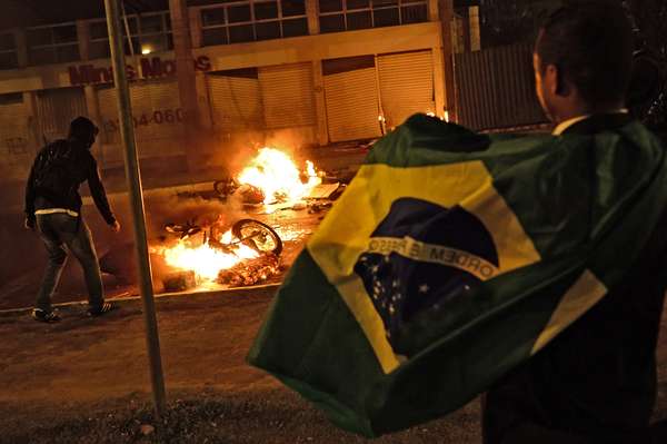 Novos protestos marcam esta quarta-feira (26) em Belo Horizonte, Minas Gerais, e contabilizam alguns feridos