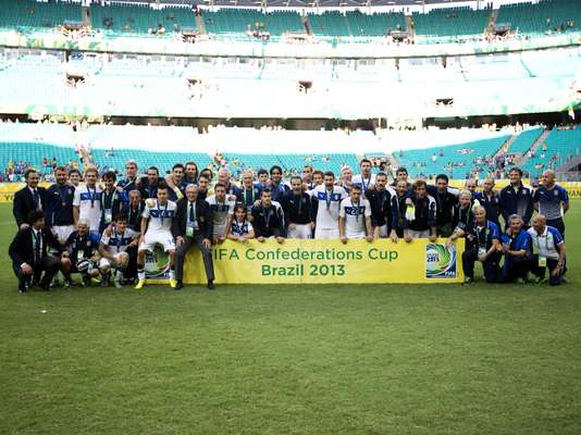 A Itália garantiu neste domingo o terceiro lugar da Copa das Confederações ao derrotar o Uruguai, nos pênaltis, após empate por 2 a 2 no tempo normal e na prorrogação