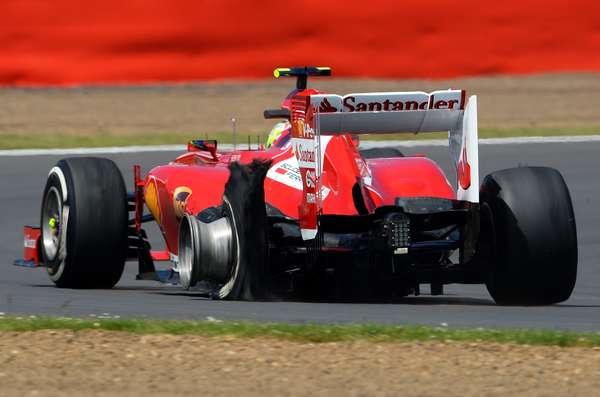 Grande Prêmio da Inglaterra de Fórmula 1 ficou marcado pela quantidade de pneus furados ao longo da corrida deste domingo. Felipe Massa (foto), Lewis Hamilton, Jean-Eric Vergne, Nico Hulkenberg e Sergio Perez tiveram problemas com os compostos e tiveram seus desempenhos comprometidos. Confira imagens: