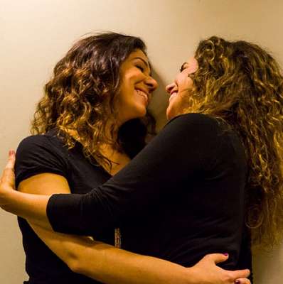 A cantora Daniela Mercury assumiu relacionamento homossexual com Malu Verçosa no início do ano e postou mensagens contra os preconceitos em relação aos homossexuais no Twitter e Instagram