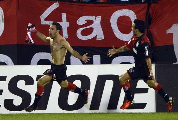 Com dois gols no segundo tempo - um deles de Rodríguez -, o Newell's Old Boys deu um passo importante rumo a final da Copa Libertadores: na partida de ida da semifinal, fez 2 a 0 no Atlético-MG