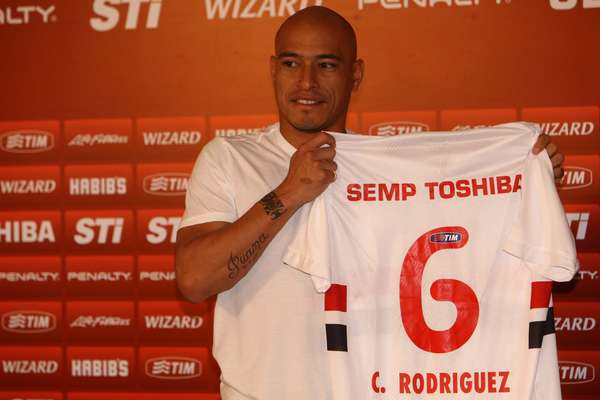 Contratado para resolver o problema da lateral esquerda do São Paulo, Clemente Rodríguez já chegou provocando o rival Corinthians, dizendo que "seria lindo" vencê-lo na decisão da Recopa Sul-Americana, no dia 17 deste mês