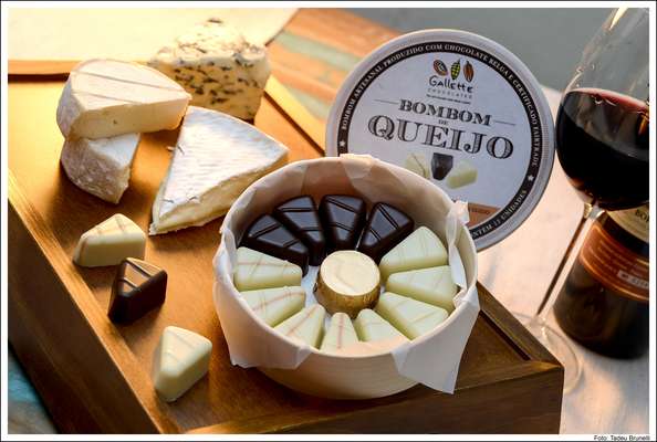 Gallette Chocolates criou uma linha de bombons com recheios de queijo roquefort, brie com damasco e queijo camembert com limão siciliano