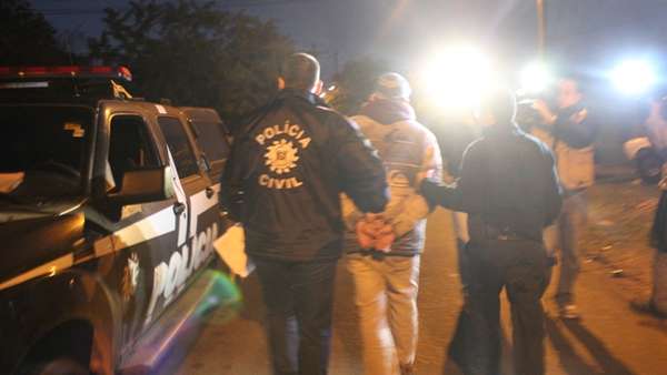 Operação Speed Racer contra roubo de veículos prende nove pessoas na região metropolitana de Porto Alegre nesta terça-feira