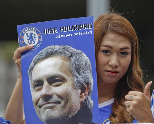 A pré-temporada de alguns dos principais times da Inglaterra está sendo realizada na Ásia, onde os clubes fazem "tours" de amistosos e são seguidos por legiões de torcedores locais. Na Tailândia, por exemplo, o Chelsea causou alvoroço ao desembarcar
