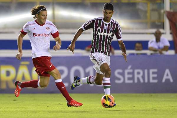 O Internacional foi até a cidade de Macaé, neste sábado, e se deu melhor: a equipe gaúcha venceu o Fluminense por 3 a 2, com show do atacante uruguaio Diego Forlán, e assumiu a segunda colocação do Campeonato Brasileiro