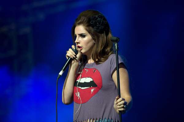 Lana Del Rey durante apresentação no festival Isle of Wight