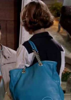 O primeiro lugar ficou com a bolsa azul-turquesa da Amora (Sophie Charlotte), de Sangue Bom