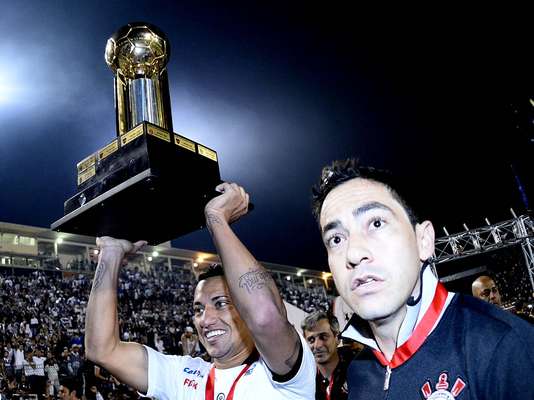 Corinthians vence São Paulo por 2 a 0 no Estádio do Pacaembu e conquista o título da Recopa Sul-Americana 2013