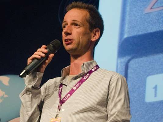 Martin Hollis, criador do clássico game de Nintendo 64 'GoldenEye 007', incentivou campuseiros a tirarem ideias do papel