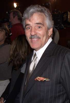 Dennis Farina na première de 'Snatch', em 2001; ator morreu devido a um coágulo no pulmão, aos 69 anos