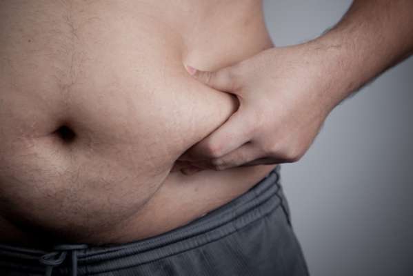 O excesso de peso contribui para a deposição de gordura na região cervical, o que leva ao ronco e à apnéia do sono pequenas paradas respiratórias durante a noite. Indivíduos com excesso de gordura corpórea apresentam diminuição da produção da testosterona funcionante e consequentemente vão apresentar sintomas de disfunção sexual; diminuição da libido, dificuldade de ereção e outras condições relacionadas à atividade sexual