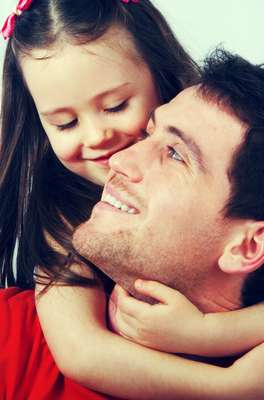 Mimos e muita bajulação podem prejudicar o futuro dos filhos dos pais coruja