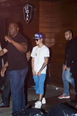 Justin Bieber teria levado duas mulheres para seu quarto de hotel em Nova York, nos Estados Unidos