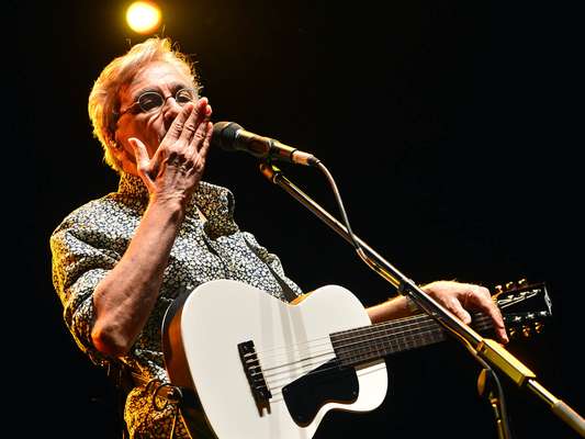 Neste domingo (3), aconteceu em Belo Horizonte, o Festival Natura Musical 2013, na praça da Estação. Caetano Veloso fez o show de encerramento, junto com Trio Preto + 1