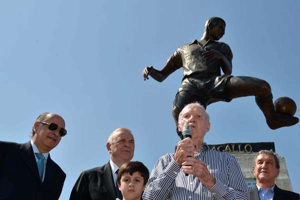 Mário Jorge Lobo Zagallo participa da inauguração de estátua em sua homenagem no Engenhão