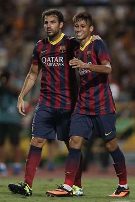 Neymar fez seu primeiro gol com a camisa do Barcelona nesta quarta-feira e iniciou a goleada por 7 a 1 sobre a seleção da Tailândia, em Bangcoc