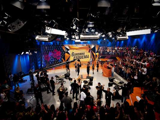 Equipe trabalha durante gravação da edição do próximo 17 de agosto do 'Legendários', no último dia 31 de julho, na TV Record, em São Paulo; o Terra acompanhou com exclusividade detalhes dos bastidores e realizou entrevista exclusiva com o apresentador da atração, Marcos Mion; confira as fotos