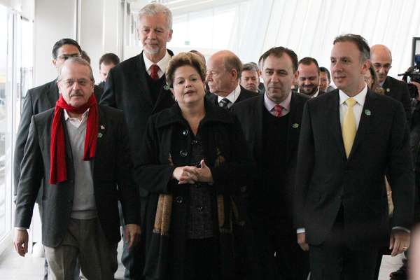 A presidente Dilma Rousseff participou da cerimônia de inauguração do primeiro aeromóvel do País