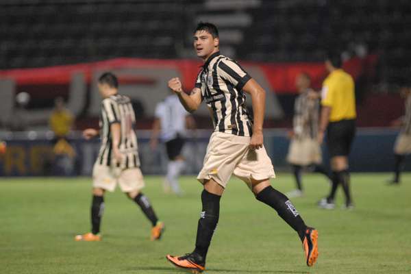 Pedro Oldoni saiu do banco de reservas para iniciar a reação do Vitória nesta quarta-feira. Ele fez o primeiro gol da vitória por 3 a 1 sobre a Ponte Preta