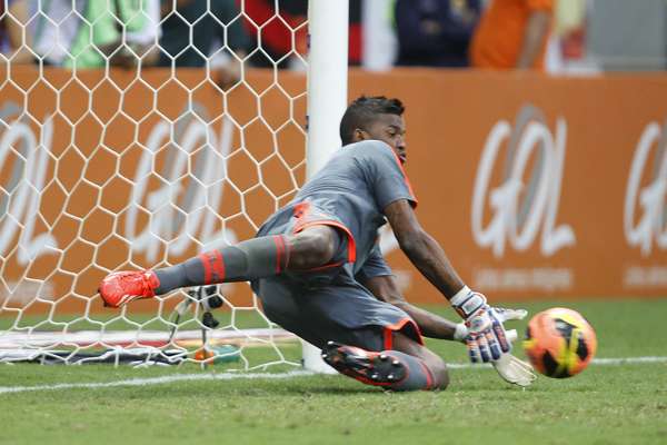 O São Paulo viu Jadson perder um pênalti aos 42min do segundo tempo, empatou por 0 a 0 com o Flamengo e aumentou para 12 o jejum de vitórias no Campeonato Brasileiro