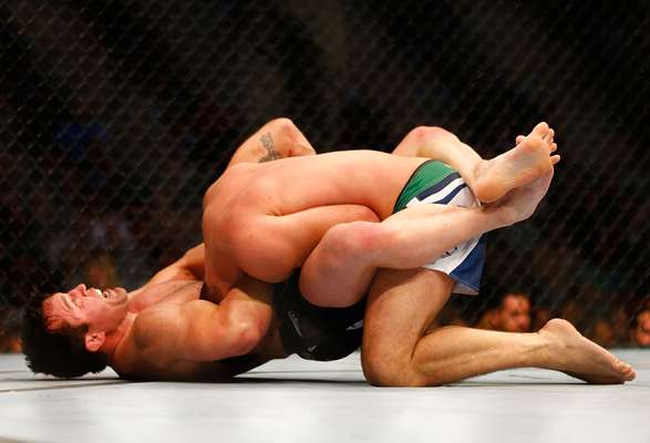 Chael Sonnen conquistou neste sábado a maior vitória da carreira. O americano nunca tinha conseguido bater um ex-campeão do UFC, mas dominou e finalizou Mauricio Shogun Rua com tranquilidade