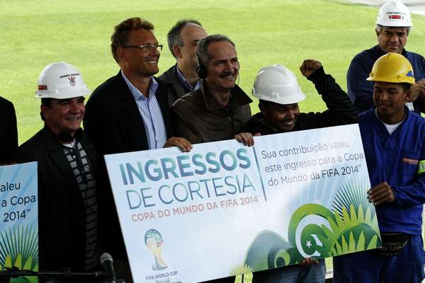 Em inspeção à Arena Corinthians, que deve ser inaugurada em dezembro deste ano, o secretário-geral da Fifa, Jérôme Valcke, se impressionou com o bom andamento das obras