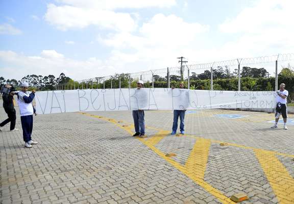 Representante do grupo que protestou no CT avisou que os protestos serão maiores enquanto Emerson não assumir o que consideram um erro
