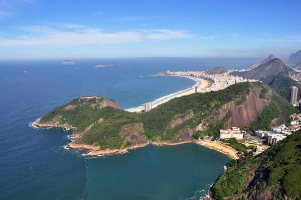 Pão de Açúcar, BrasilO Pão de Açúcar é um dos cartões-postais mais famosos do Rio de Janeiro, e oferece um visual estonteante para quem sobe até seu topo a bordo dos míticos bondinhos. Do alto de seus 396 metros, tem-se uma vista panorâmica de 360° da Cidade Maravilhosa, a Baía de Guanabara e a imensidão do Atlântico