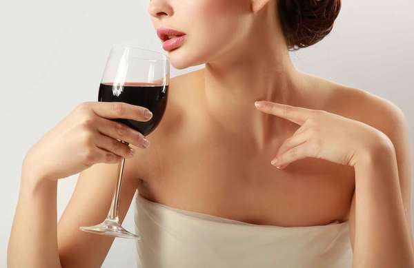 Com ação similar ao do vinho lambrusco, versão em cápsulas da bebida combate os efeitos do tempo sobre a cútis, prevenindo rugas e marcas de expressão