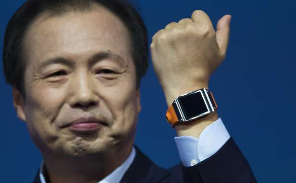 Chefe da divisão de Dispositivos Móveis da Samsung, JK Shin, foi quem fez o anúncio oficial do lançamento do Galaxy Gear