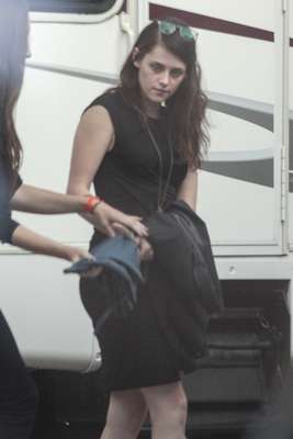 Kristen Stwart parece no levantar cabeza. Si bien la intérprete goza de un amplio currículo profesional, en lo personal no le van demasiado bien las cosas.