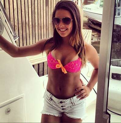 Filha do segundo casamento de Romário, Danielle Favatto chamou a atenção do jornal Mundo Deportivo pelo sucesso no Instagram, rede social que reúne fotos de usuários. A adolescente tem cerca de 15 mil seguidores e foi comparada a outras celebridades brasileiras; confira