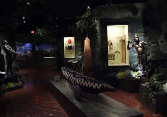 A sociedade porto-riquenha foi formada pela fusão das culturas nativa representada principalmente pelos índios tainos , espanhola e africana. E o melhor lugar para se conhecer um pouco desta história é o Museu das Américas de San Juan