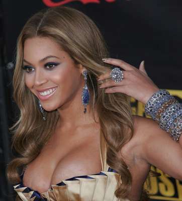 A cantora Beyoncé foi a primeira a usar o produto e transformou-o em febre