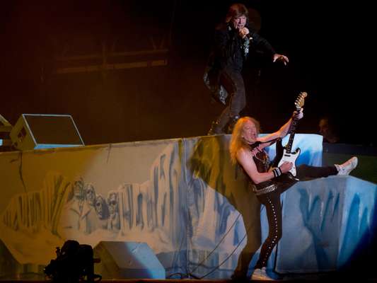 O sexteto britânico Iron Maiden fechou a última noite do Palco Mundo do Rock in Rio, na madrugada desta segunda-feira (23), na capital fluminense; composta apenas por clássicos, majoritariamente da década de 1980, a apresentação foi parte da Maiden England Tour, baseada em um vídeo homônimo do grupo gravado durante o giro mundial do álbum 'Seventh Son of a Seventh Son', em 1989