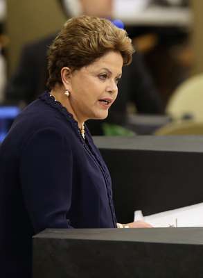 24 de setembro A presidente Dilma Rousseff faz o discurso de abertura da Assembleia Geral da ONU, em Nova York, Ela manifestou repúdio pelas ações de espionagem dos Estados Unidos ao Brasil, às quais classificou como 'um caso grave de violação dos direitos humanos e das liberdades civis'