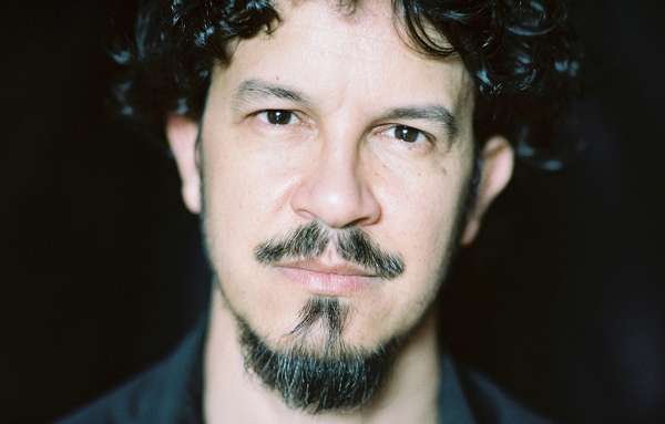 O cantor Siba estará ao vivo no Terra Live Music, programa do portal Terra e que mistura entrevistas e shows exclusivos, desta terça-feira (1º)