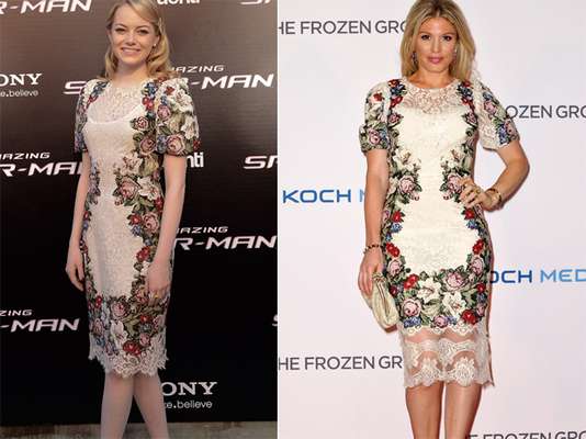 A atriz Emma Stone e a apresentador Hofit Golan optaram pelo mesmo vestido mídi em renda com estampa floral