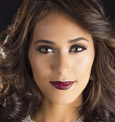 Miss Honduras - Diana Schoutsen. Tiene 26 años de edad, mide 1.83 metros de estatura (6 ft 0 in). Procede de Tela