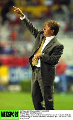 Miguel Herrera inició su carrera como entrenador al asumir la dirección técnica de Atlante, luego de ser auxilar de Carlos Reinoso