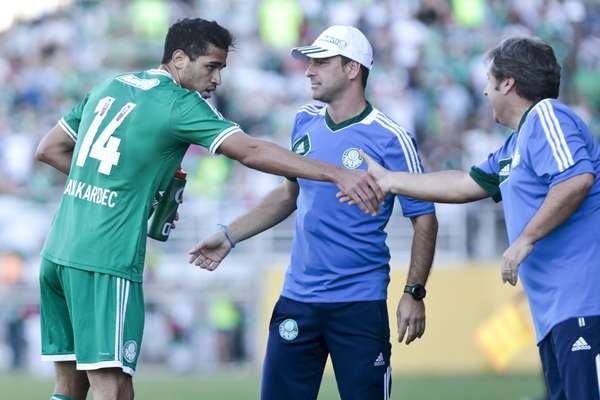 Palmeiras vence Bragantino fora de casa por 2 a 0 e fica mais próximo do acesso; vaga na Série A pode chegar na próxima rodada