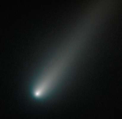 O cometa Ison poderá brilhar tão intensamente quanto a Lua Cheia quando passar no ponto mais próximo ao Sol de sua trajetória. Dependendo do destino ao passar perto do Sol, porém, o cometa poderá se tornar um espetáculo nos céus ou, pelo contrário, uma decepção. De acordo com a Agência Espacial Europeia, o corpo celeste pode se desintegrar completamente no espaço, sem risco para os habitantes da Terra. Leia mais -