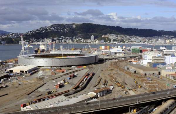 El inicio de la construcción del Westpac Stadium fue a comienzos de 1999 y su apertura se realizó oficial fue el 3 de enero del 2000.
