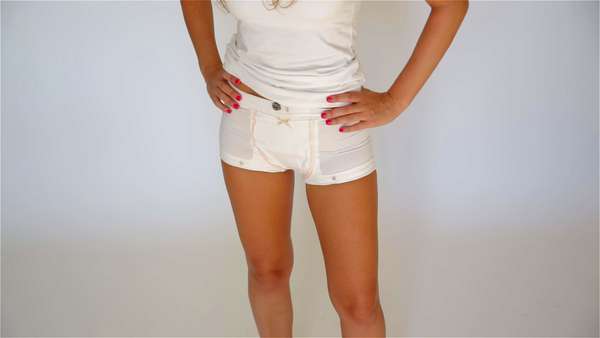 Empresa AR Wear está desenvolvendo uma linha de roupas que promete proteger as mulheres de abuso sexual