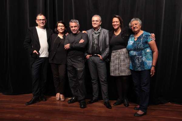 Lino Villaventura voltou a se apresentar na manhã desta sexta-feira (01), mas, dessa vez, em um ambiente bem diferente
