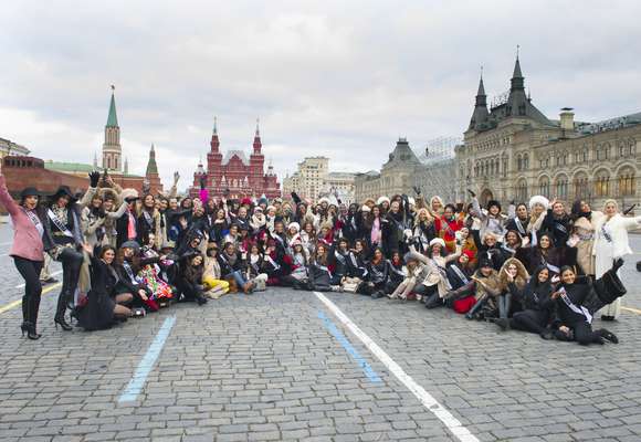 Una emocionante pero delicada labor la que les espera a los siete jurados de la competencia preliminar de Miss Universo 2013, quienes deben decidir en este enorme grupo de bellezas quienes merecen realmente ir a la gran final por la corona.