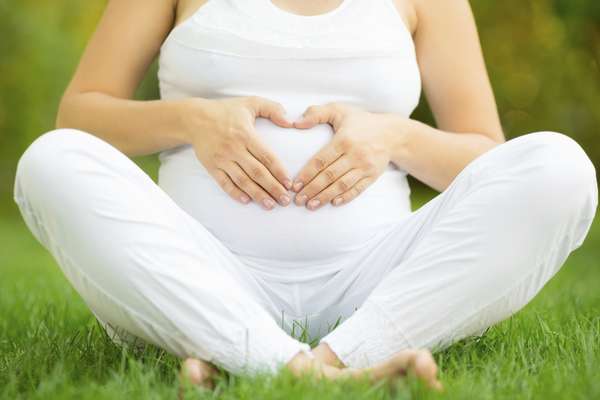 Cuando una mujer ha confirmado su embarazo requiere cuidarse más que nunca para preservar la salud, favorecer el buen desarrollo de su bebé y evitar riesgos. A continuación te presentamos 8 prácticas y riesgos que se deben evitar durante el embarazo.