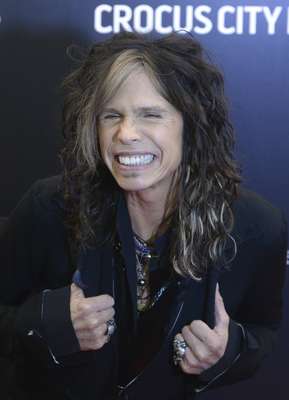 Steven Tyler, quien preside el jurado y hará las preguntas finales a las cinco finalistas del certamen, sacó a relucir su buen humor en la alfombra roja del Miss Universo 2013 que se llevó a cabo en Moscú, Rusia, el 9 de Noviembre de 2013.