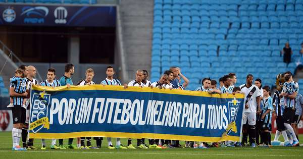 Insatisfeitos com a Confederação Brasileira de Futebol (CBF), os jogadores fizeram mais um protesto organizado pelo Bom Senso F.C., nesta quarta-feira, em jogos do Campeonato Brasileiro